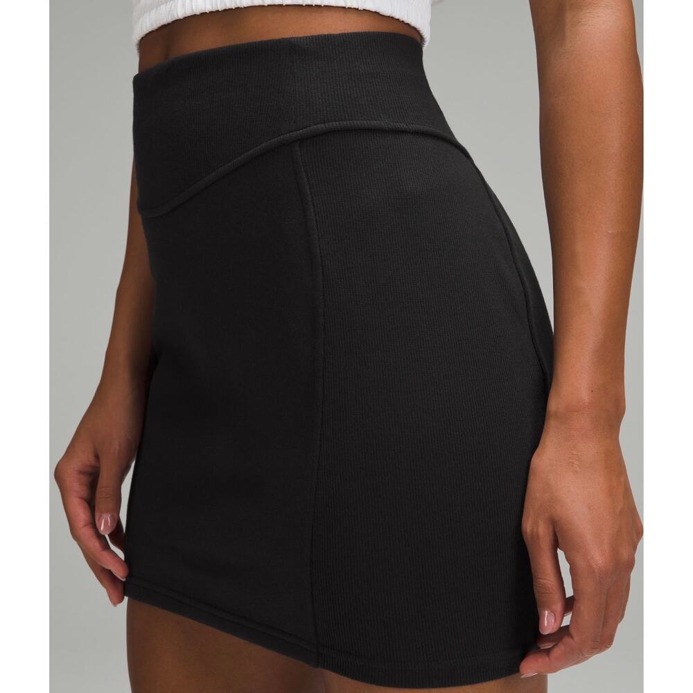 Lululemon Scuba HR Black Mini Skirt - Picture 4 of 7